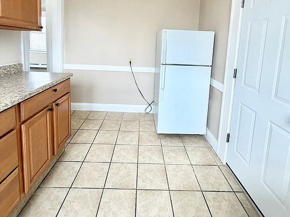 2nd image of 292 Elm St #6