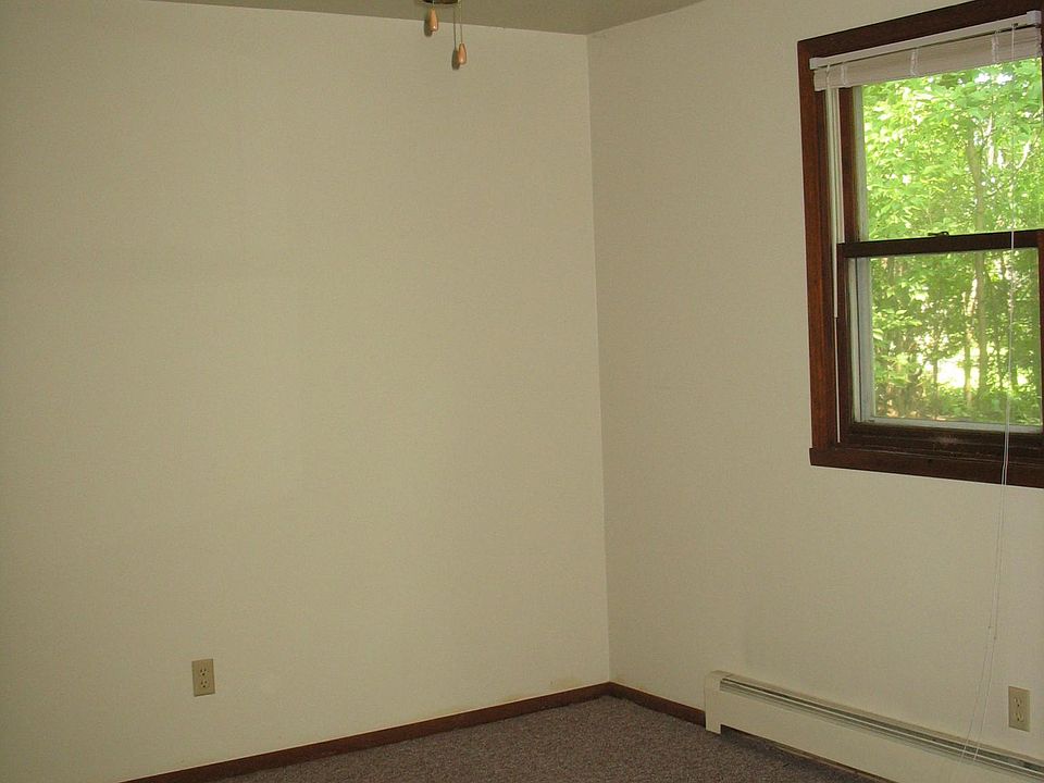 2nd image of 808 Whiting Ave #6