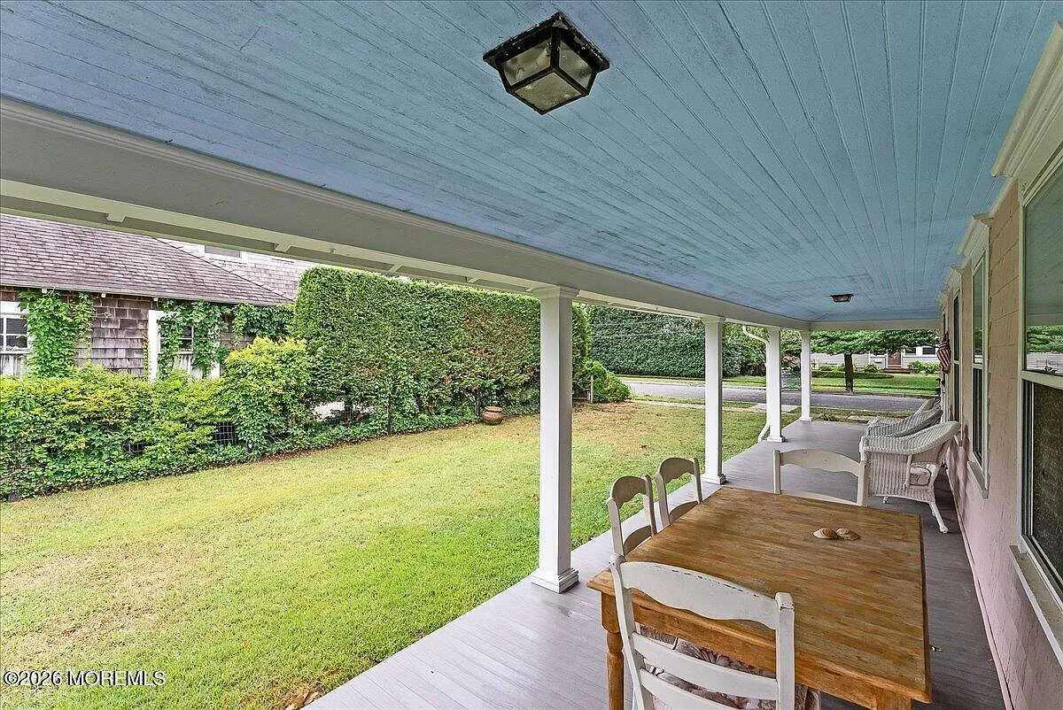 3 bed, 884 sqft, $3,500 — Photo 2