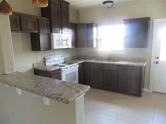 2nd image of 602 Basswood Dr #906