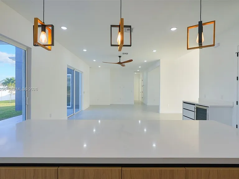 5 SW 26th Pl — Photo 15