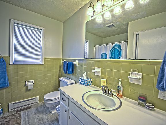 3rd image of 360 E Chamblee Dr