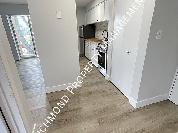 3rd image of 1030 Lillian Ave Unit 204