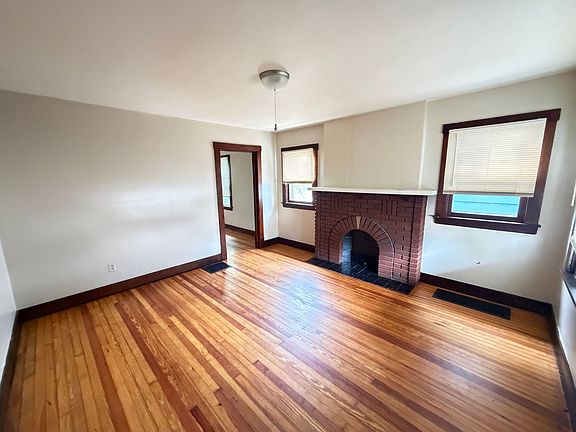 3rd image of 554 Camden Ave