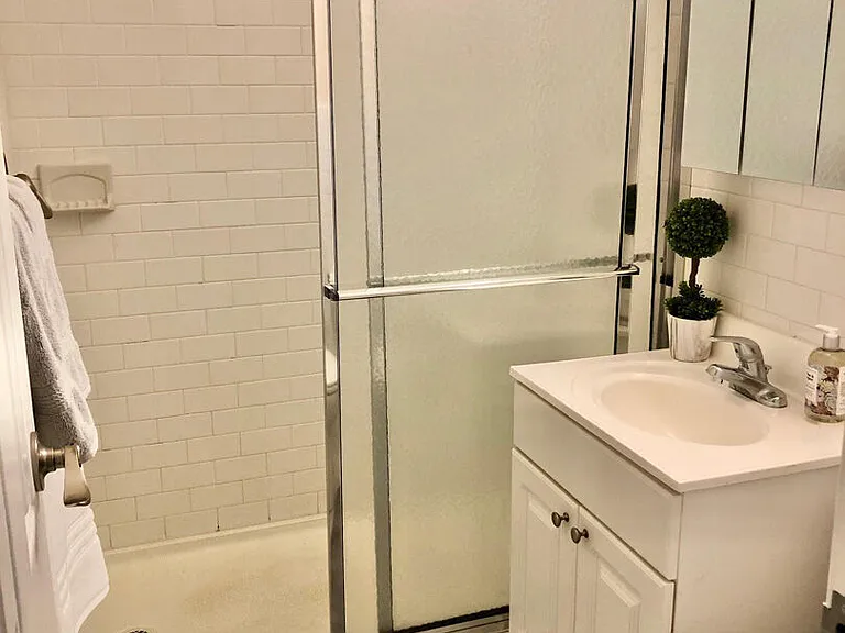 Pine Manor Apartments — Photo 10