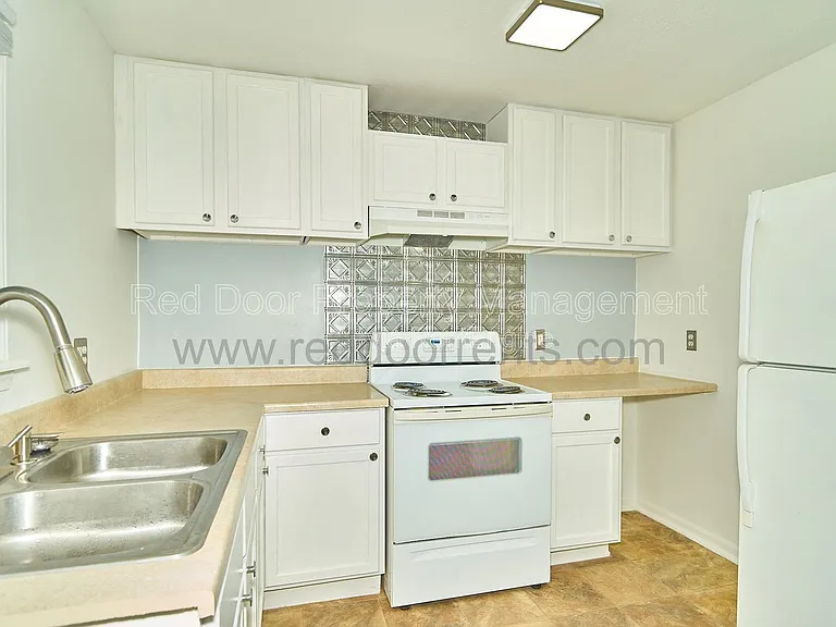5422 Greenfield Ave — Photo 8