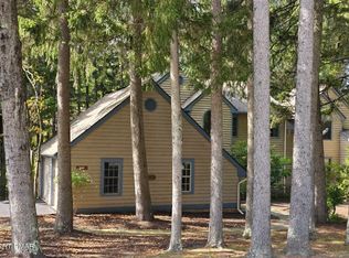 2167 Oak Hill Dr, Canadensis, PA 18325