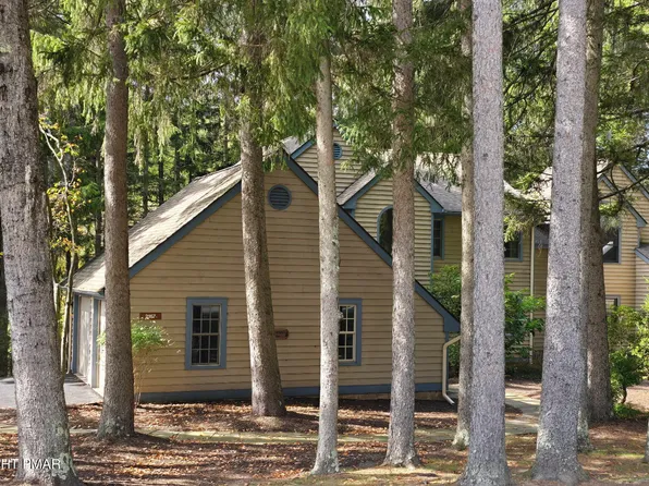 2167 Oak Hill Dr, Canadensis, PA 18325