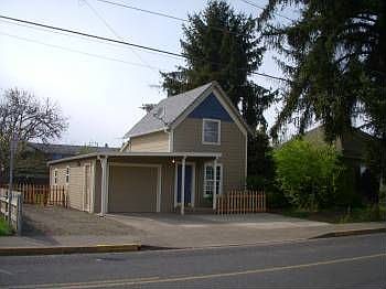 1st image of 803 SE Ford St