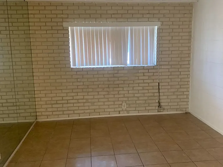 605 S Royal Crest Cir #15 — Photo 6