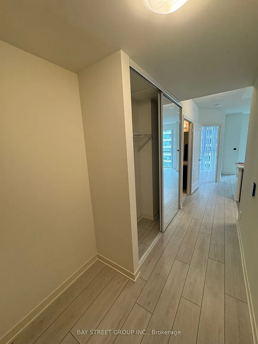 4955 Yonge St #1006 photo 1