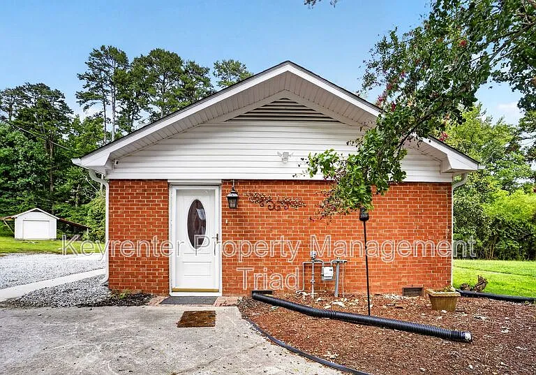 5108 Lakeshore Ct — Photo 39