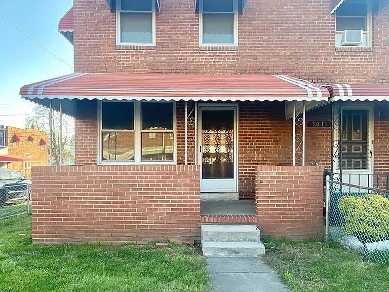 3018 Larue Sq E — Photo 1