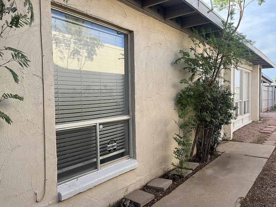 318 W La Jolla Dr