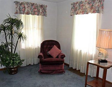 5th image of 141 Wells Ave