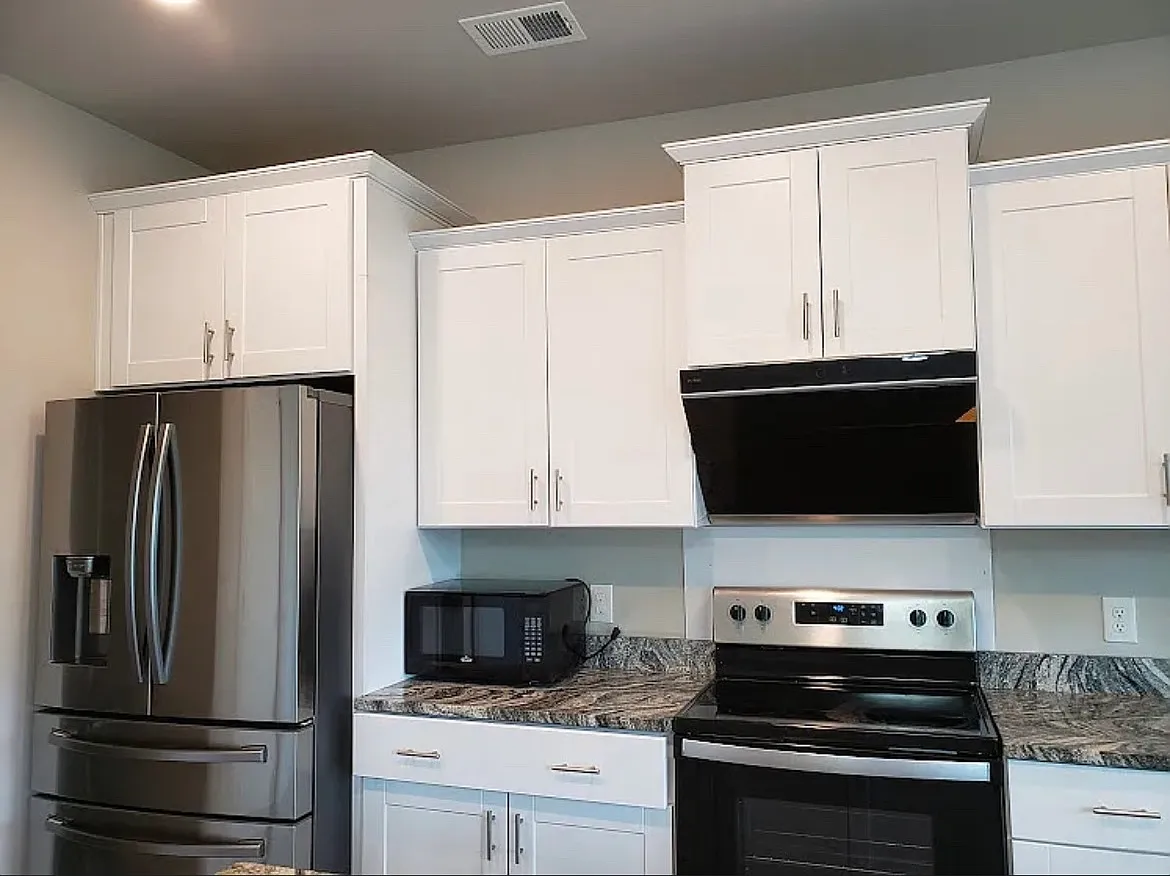 4 bed, 2400 sqft, $2,099 — Photo 3