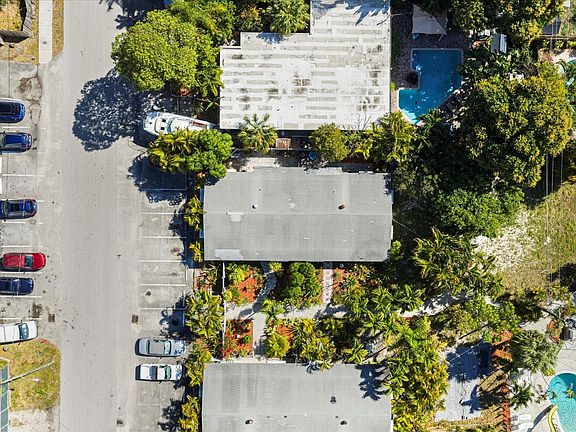 5th image of 560-564 NE 34th Street