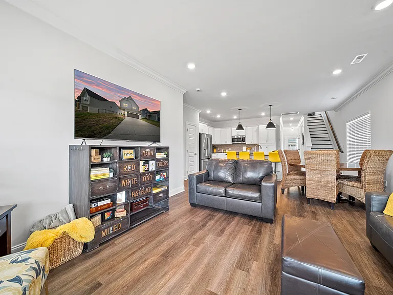 1621 Spring Berry Ln — Photo 3