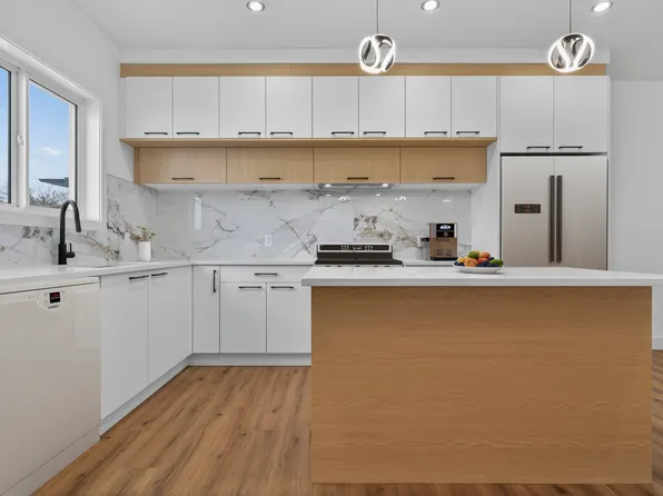 9232 85th St NW, Edmonton, AB T6C 3C7