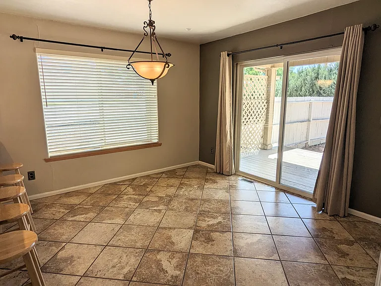 708 S Junction Ave — Photo 5