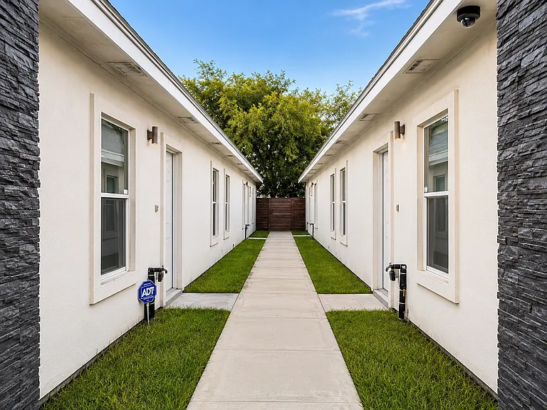 1718 W Garrison Dr #4 — Photo 3