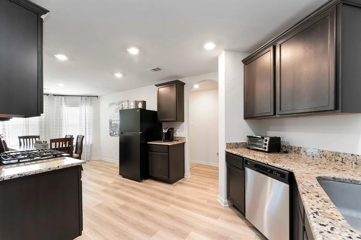 4 bed, 2.0 bath, 1855 sqft, $2,000 — Photo 4