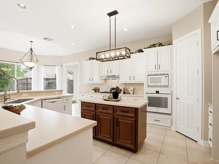 1322 Kirby Lake Ct — Photo 12