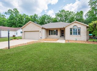 439 E Beacon Dr, Youngstown, OH