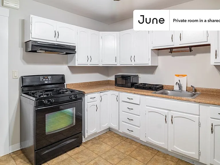 88 Glen St #B — Photo 11