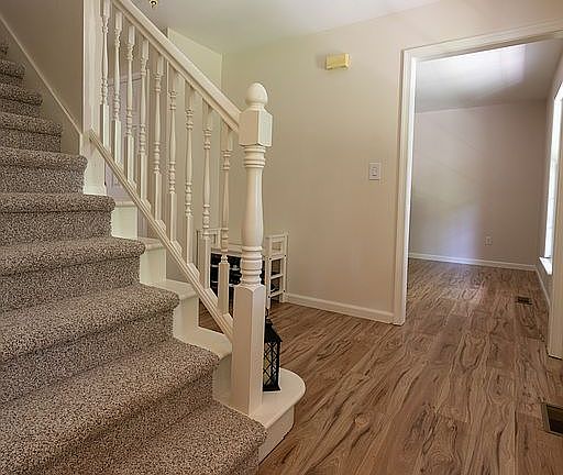 Foyer & stairs to 2nd floor