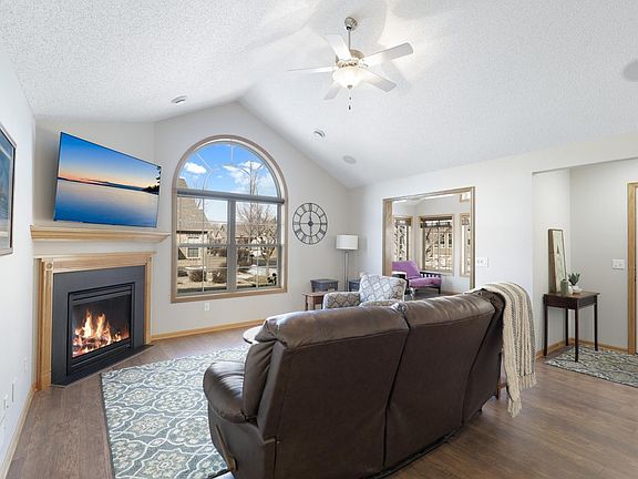 3rd image of 24027 Rivers Edge Rd