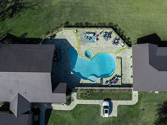 3rd image of 20745 SW 36th St