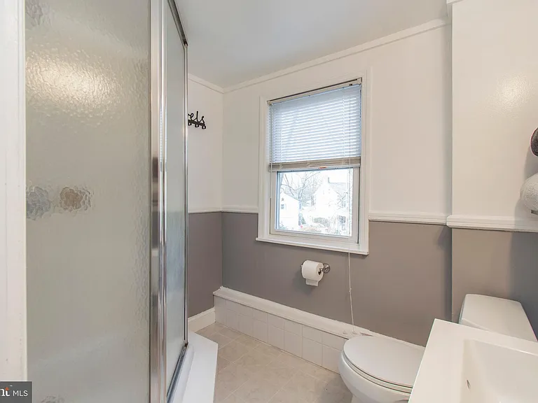 301 Central Ave — Photo 14