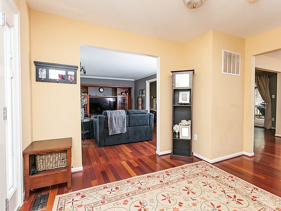 Hardwood, open foyer