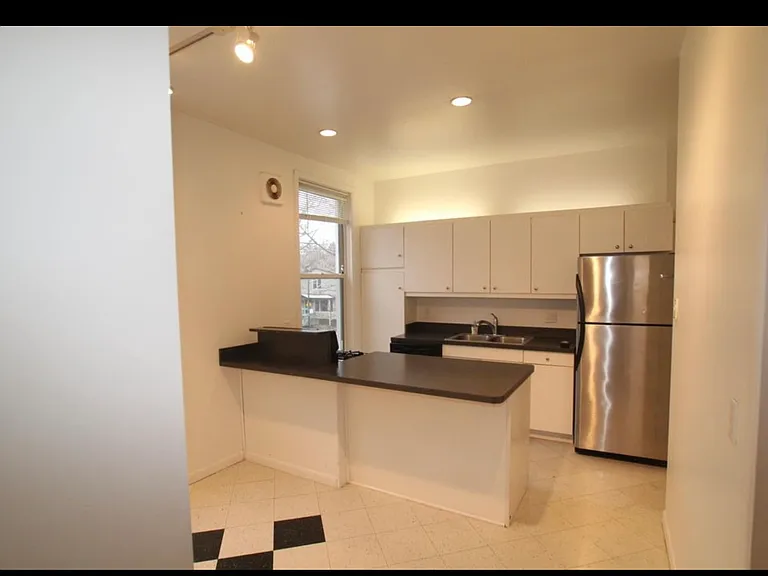 1741 W Byron St #2 — Photo 2