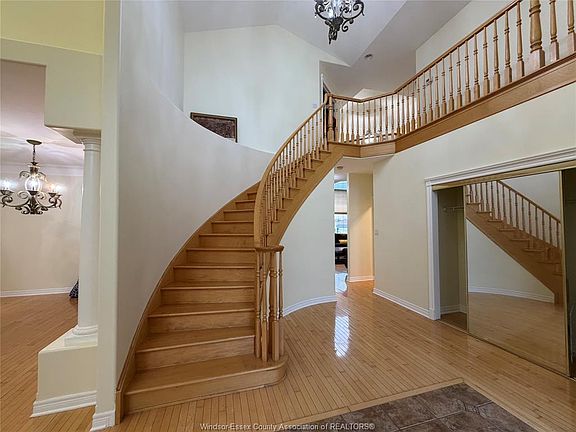 5th image of 1441 Stoneybrook Cres