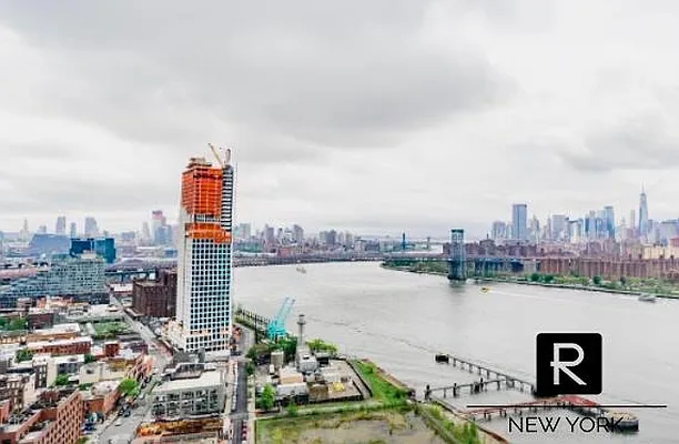Sold by R New York | media 9