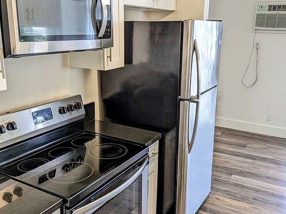 4th image of 11942 Darlington Ave APT 1