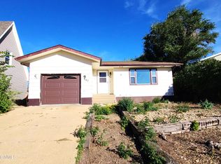 667 1st Ave SW, Dickinson, ND 58601
