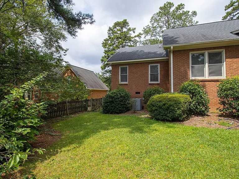 2220 Montclair Dr — Photo 42