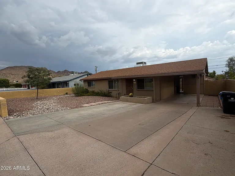 1207 E Christy Dr — Photo 2