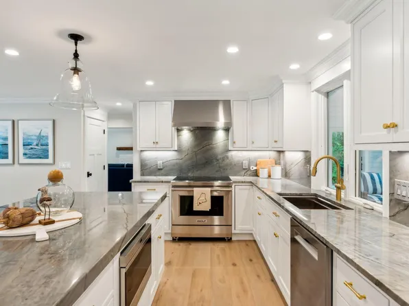 23 Constitution Road, Kennebunk, ME 04043