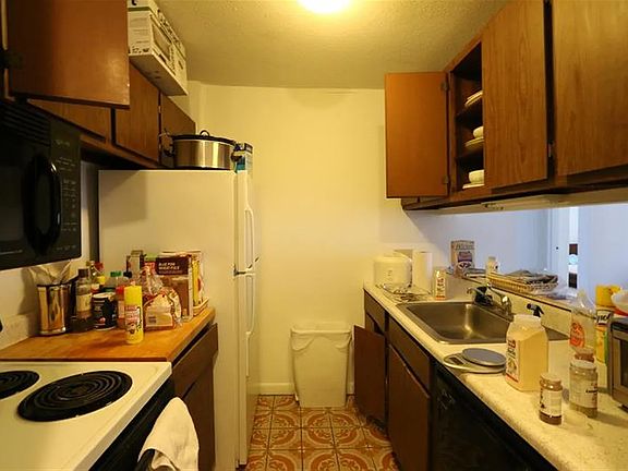 5th image of 49 Belmont St #3
