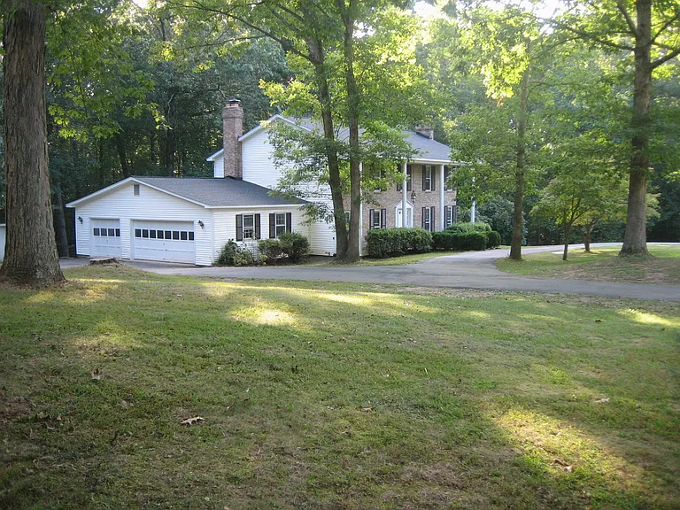 Side w/garage