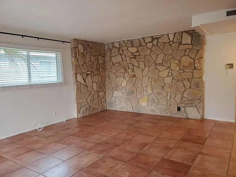 8409 Topanga Canyon Blvd — Photo 31