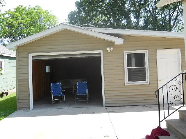 468 Russell St — Photo 7