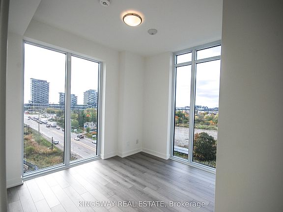 3rd image of 3071 Trafalgar Rd #708