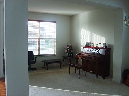 4th image of 568 Versailles Dr