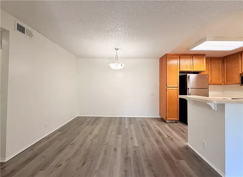 2 bed, 925 sqft, $2,995 — Photo 2