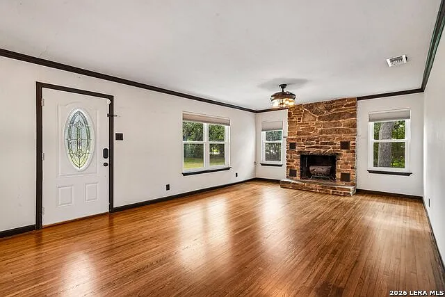 3 bed, 3.0 bath, 1996 sqft, $2,500 — Photo 3